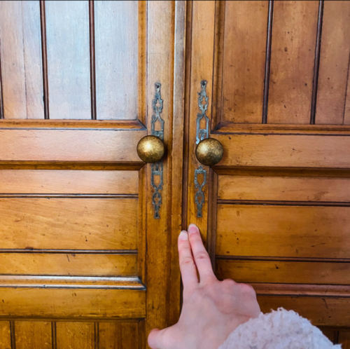 Photo "après" d'un meuble en bois d'une cliente Vinted, sans poignées